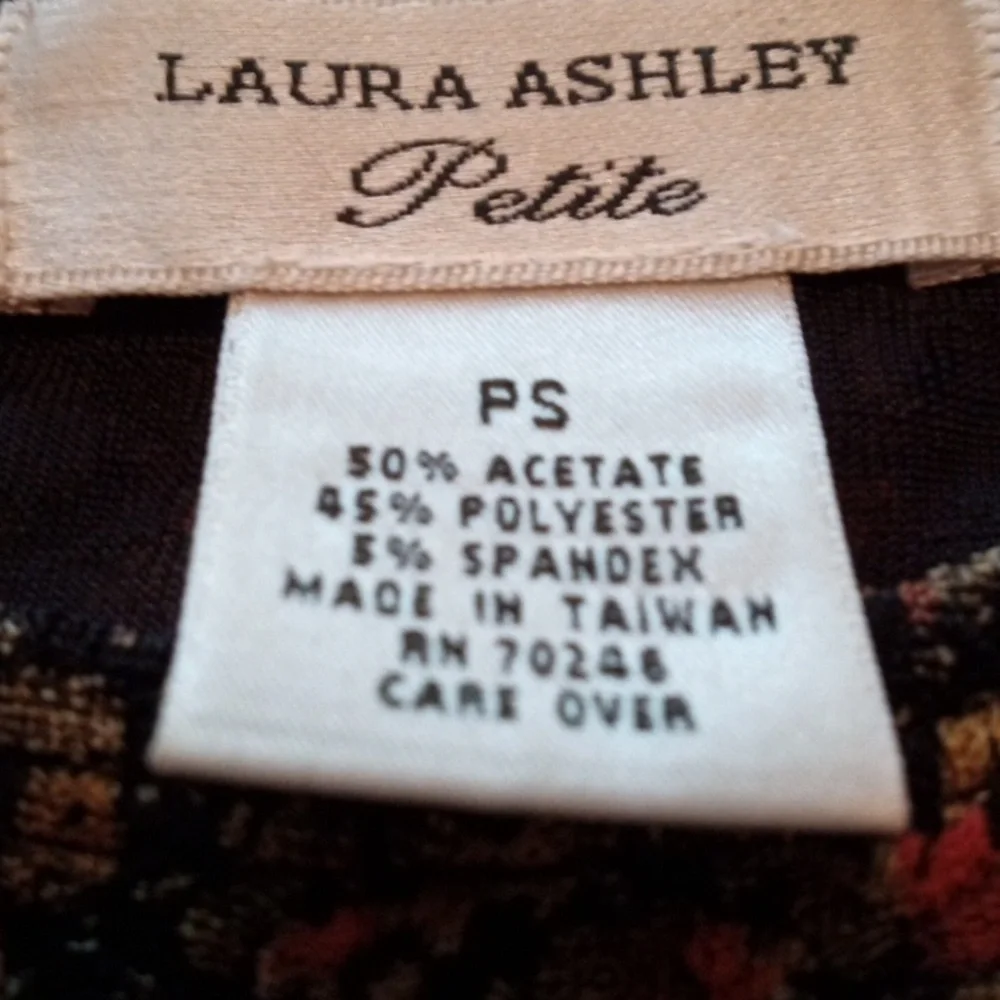 Laura Ashley SP Top - Picture 3 of 7